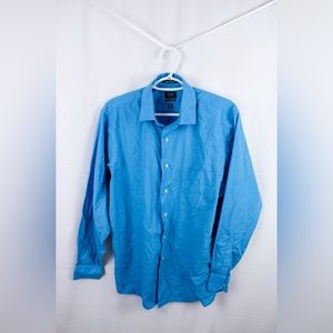 ARROW men’s classic fit dress shirt.
